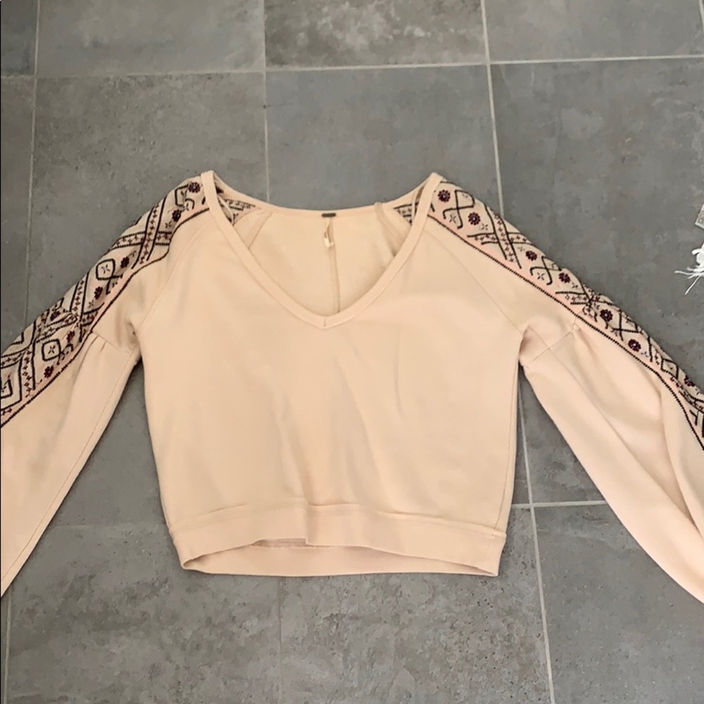 embroidered light crewneck